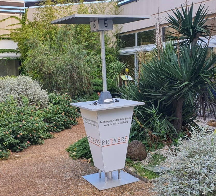 Borne de recharge extérieure