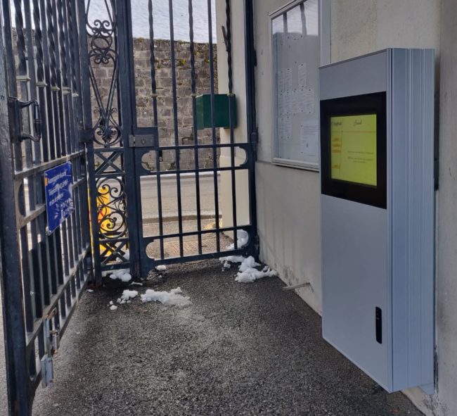 Borne d'information murale